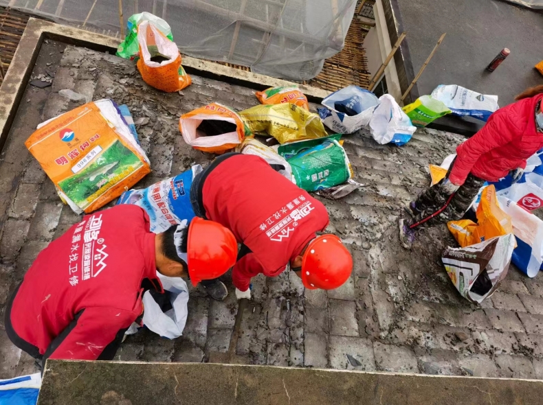 别墅瓦屋面渗漏修缮